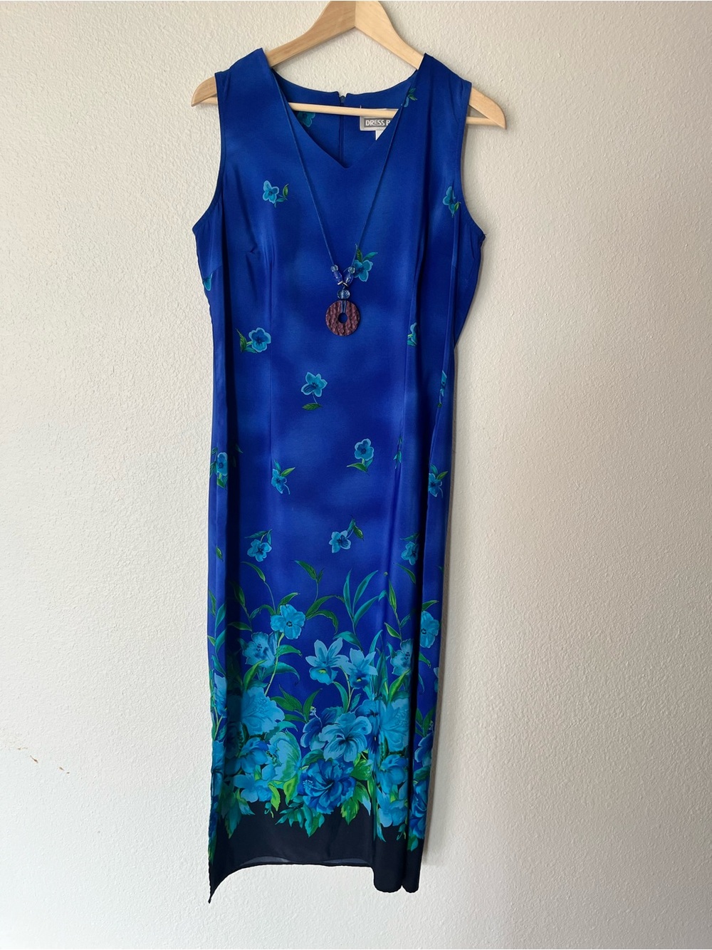 Dress Barn Blue Floral V-Neck Sleeveless Maxi Dress vintage necklace